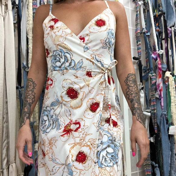 Silky floral wrap dress! - Picture 3 of 5